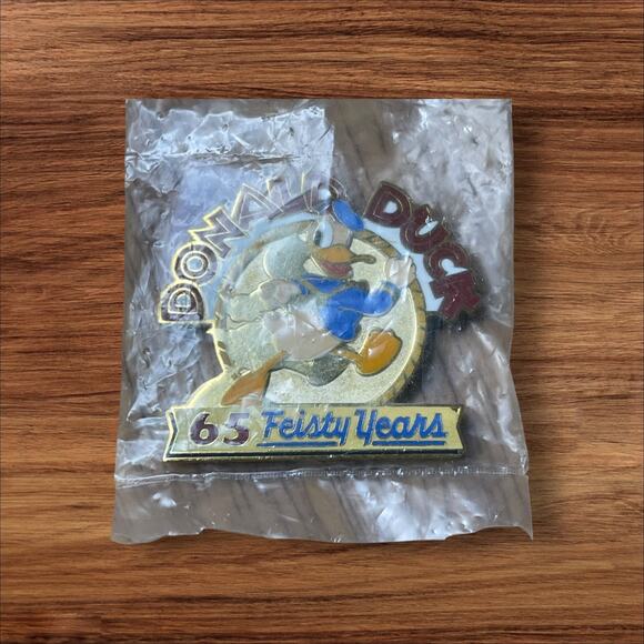 Vintage Donald Duck Lot – 3 Magnets & 1 Disney Pin 2000 Millennium Disneyana - Picture 8 of 13